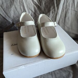 Leather Mary Janes, off white Mary Janes, holiday shoes, dress shoes. 8.5T